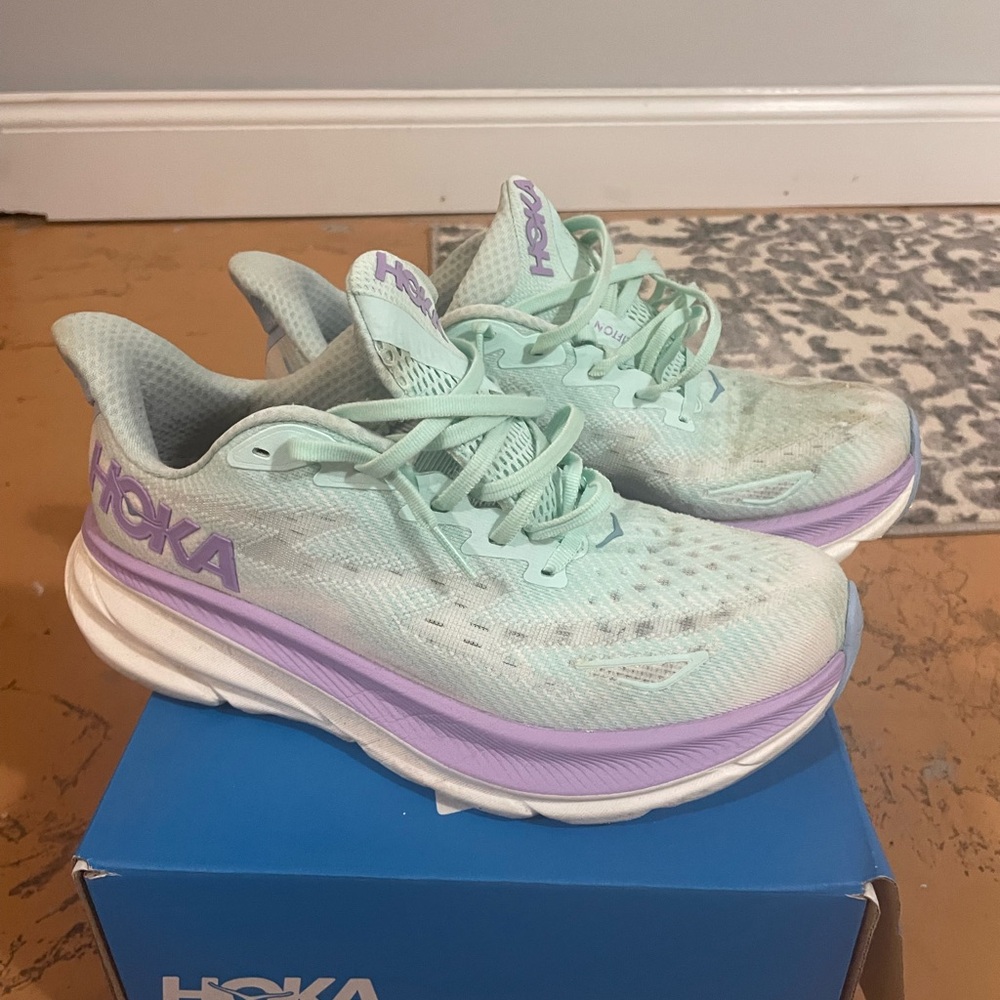 Hoka Clifton 9 size 8 wide